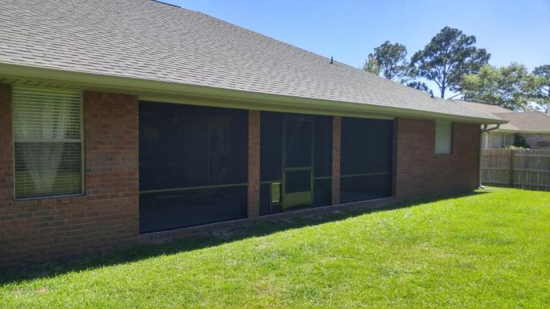 Screened in porch in Navarre